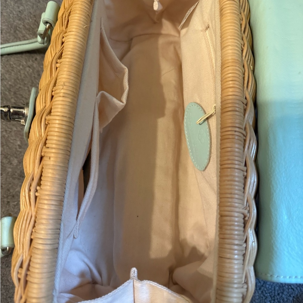 Classic Woven Straw Shoulder Bag with Mint Leather Trim - Picture 8 of 9